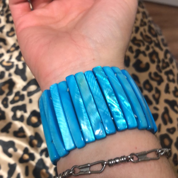 NWT women’s stretch turquoise bracelet watch - Picture 5 of 5